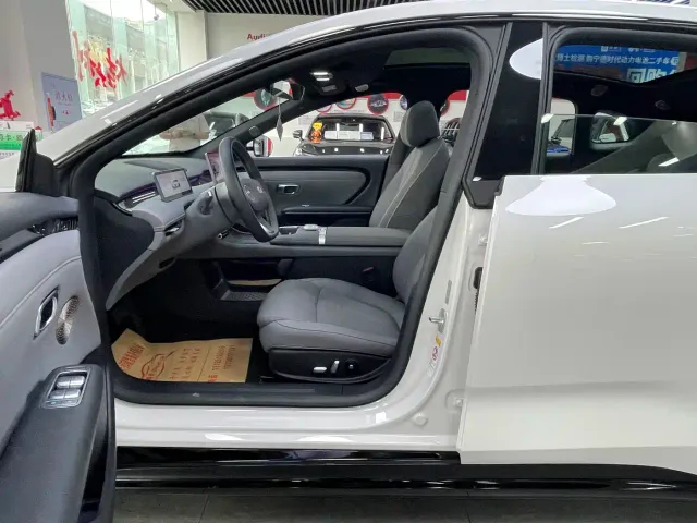 Changan Qiyuan A06 — Фото автомобиля 3