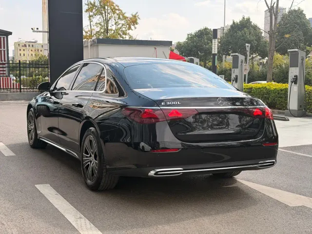 Mercedes-Benz E-Class — Фото автомобиля 9