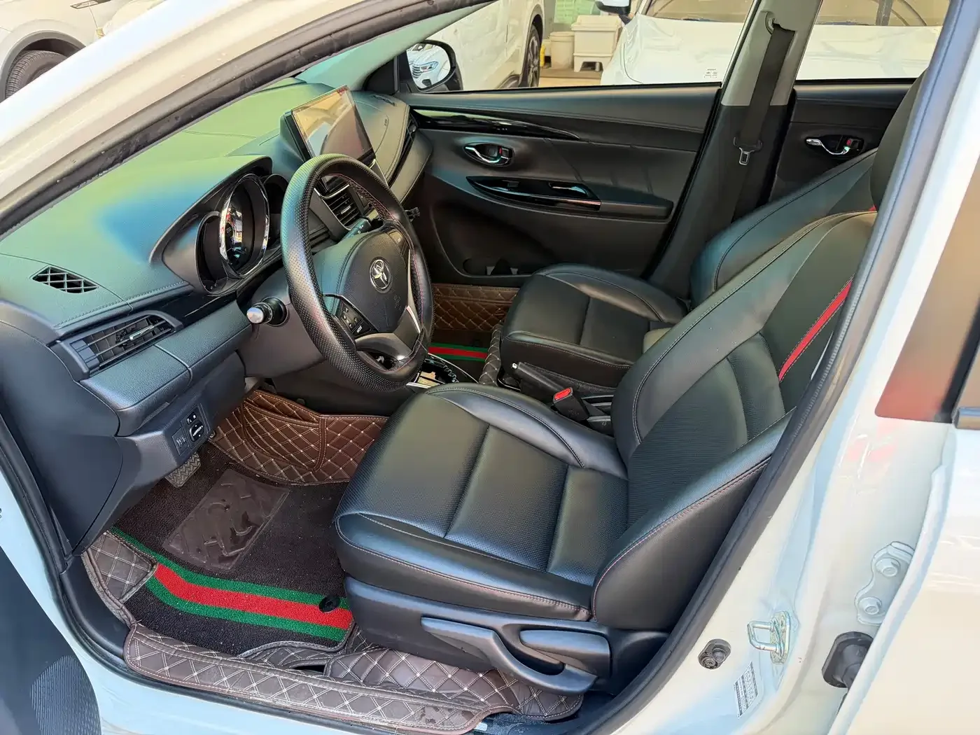 Toyota YARiS L Zhi Xuan 2022 1.5L CVT Luxury PLUS Edition — Фото автомобиля 4