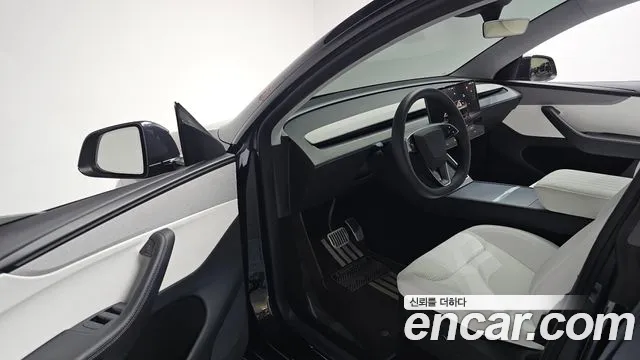 Tesla Model Y — Фото автомобиля 15