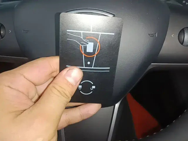 Tesla Model 3 — Фото автомобиля 8