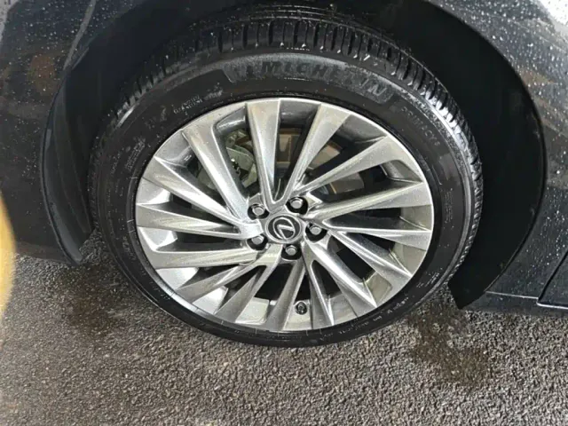 Lexus ES — Фото автомобиля 22