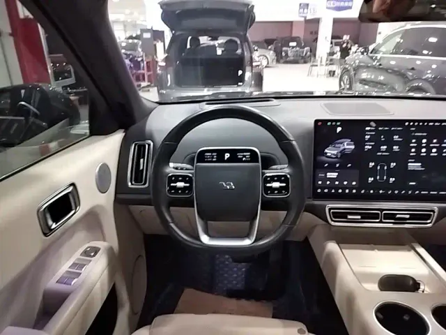 Li Auto L9 — Фото автомобиля 10