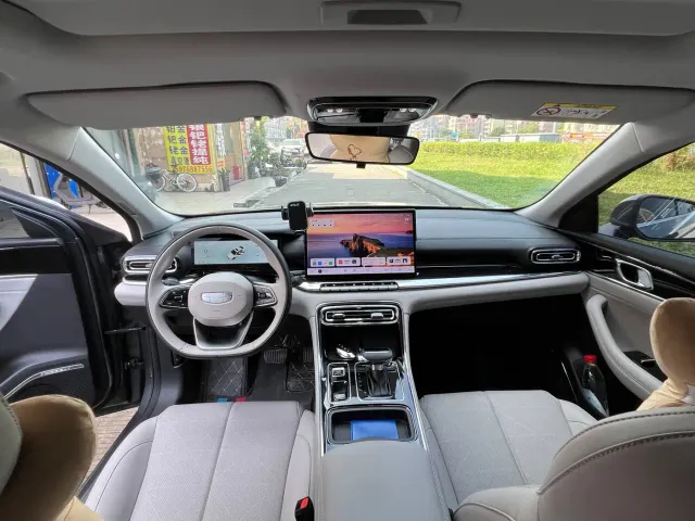 Geely Emgrand — Фото автомобиля 5