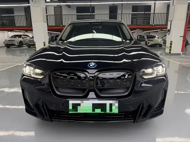 BMW iX3 — Фото автомобиля 2