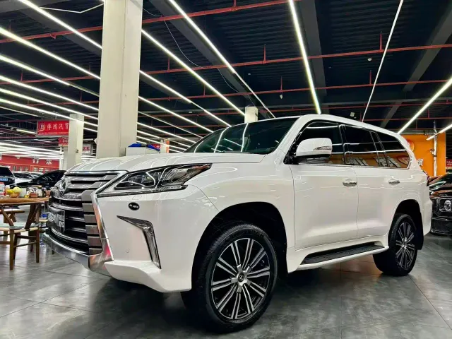 Фотография автомобиля — Lexus LX