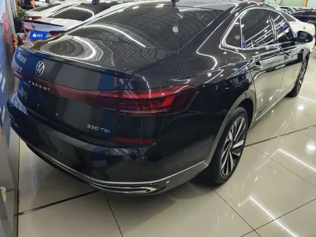 Volkswagen Passat — Фото автомобиля 3