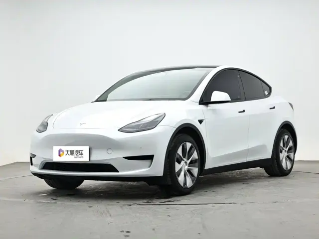 Фотография автомобиля — Tesla Model Y