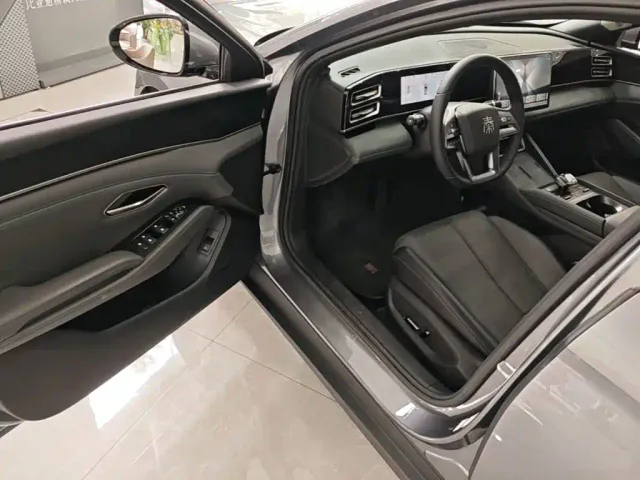 BYD Qin L — Фото автомобиля 20