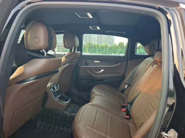 Mercedes-Benz E-Class — Фото автомобиля 6