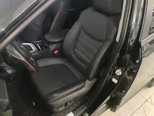 Toyota RAV4 — Фото автомобиля 10