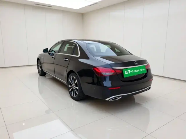 Mercedes-Benz E-Class — Фото автомобиля 4