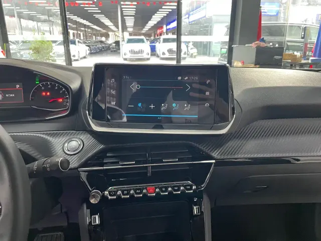 Peugeot 2008 — Фото автомобиля 10