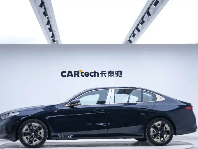 BMW 5 Series — Фото автомобиля 2