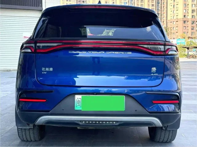 BYD Tang — Фото автомобиля 7
