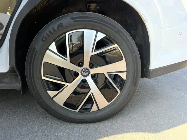 BYD Tang L — Фото автомобиля 24