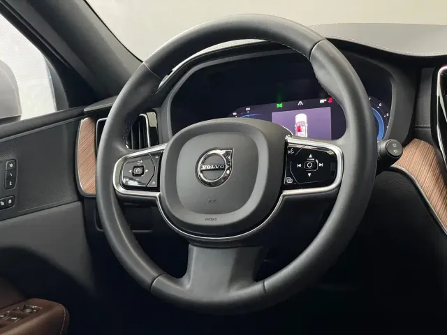 Volvo XC60 — Фото автомобиля 13