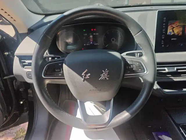 Hongqi E-QM5 — Фото автомобиля 15