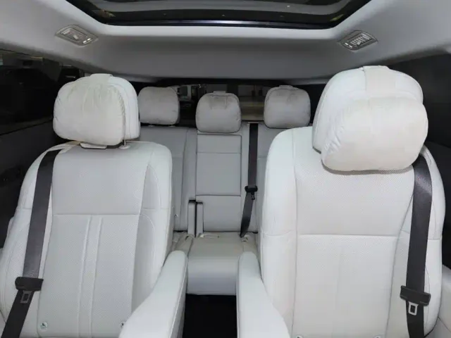 Li Auto MEGA — Фото автомобиля 21