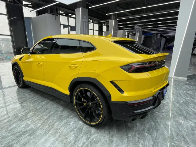 Lamborghini Urus — Фото автомобиля 4