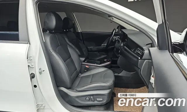 Kia Niro — Фото автомобиля 16