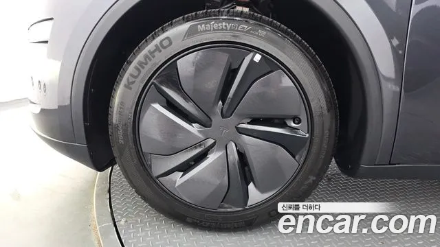 Tesla Model Y — Фото автомобиля 5