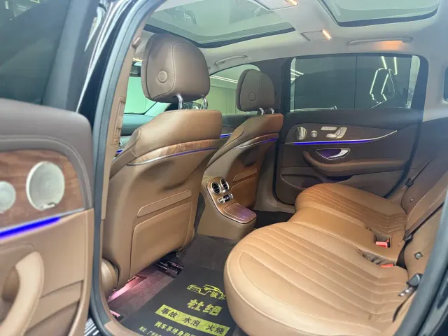 Mercedes-Benz E-Class — Фото автомобиля 26