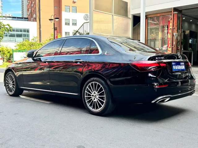 Mercedes-Benz E-Class — Фото автомобиля 6