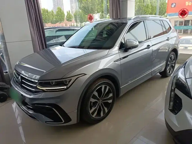 Фотография автомобиля — Volkswagen Tiguan L