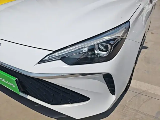 Roewe i5 — Фото автомобиля 23