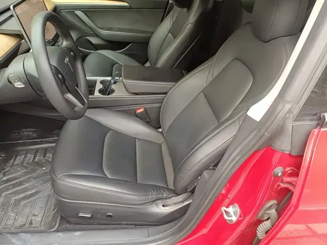 Tesla Model 3 — Фото автомобиля 14