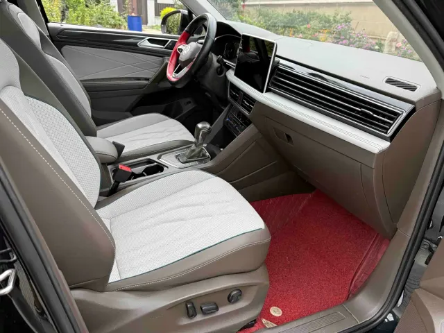 Volkswagen Tiguan L — Фото автомобиля 4