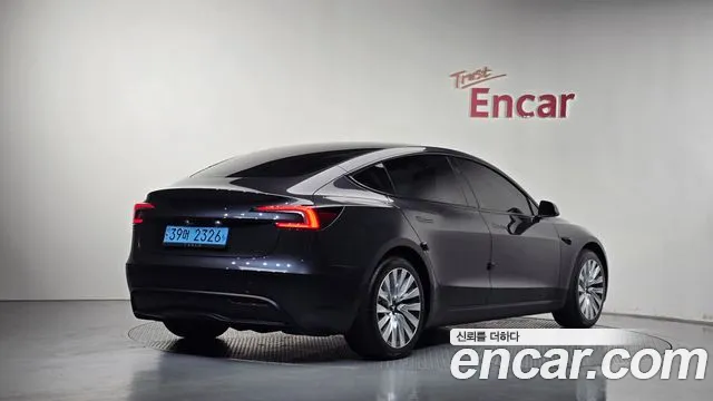 Tesla Model 3 — Фото автомобиля 2
