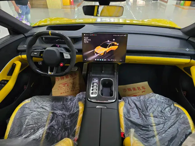 Xiaomi SU7 Ultra — Фото автомобиля 12