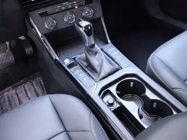 Volkswagen Passat — Фото автомобиля 12