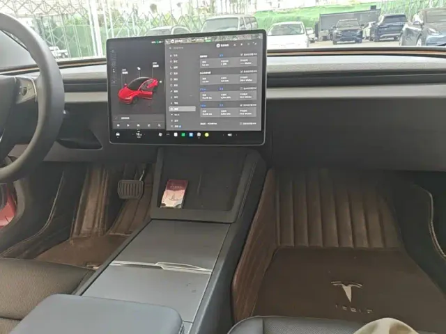 Tesla Model 3 — Фото автомобиля 9