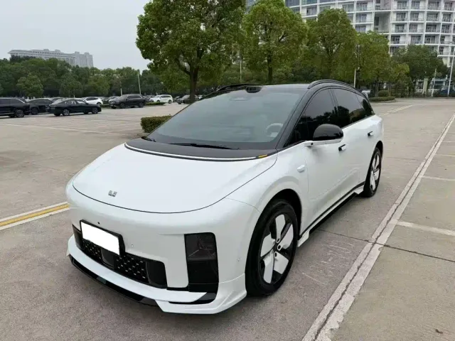 Фотография автомобиля — Li Auto i6