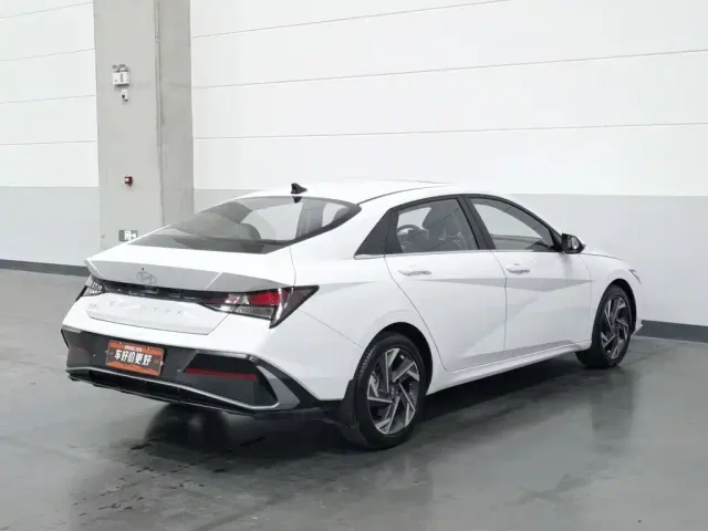 Hyundai Elantra — Фото автомобиля 2