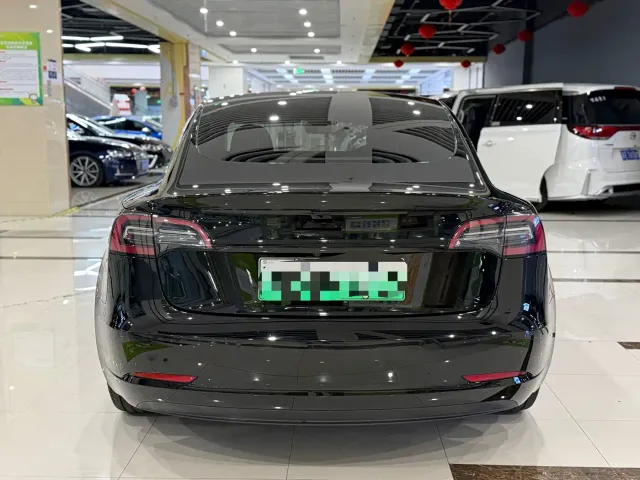 Tesla Model 3 — Фото автомобиля 8