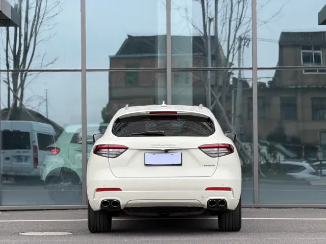 Maserati Levante — Фото автомобиля 4