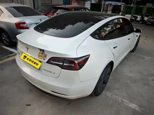 Tesla Model 3 — Фото автомобиля 9