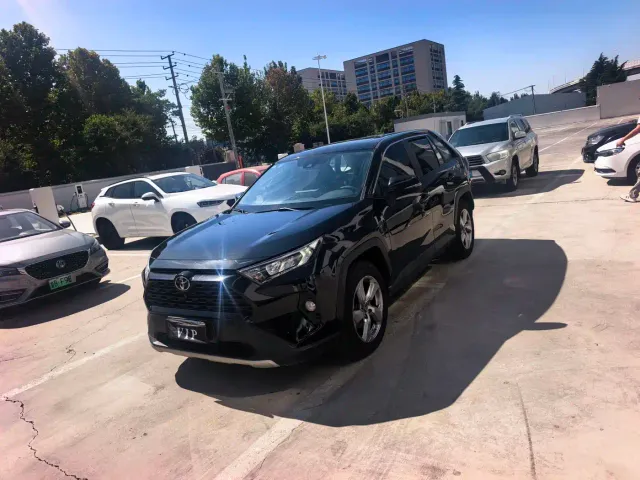 Toyota RAV4 — Фото автомобиля 5
