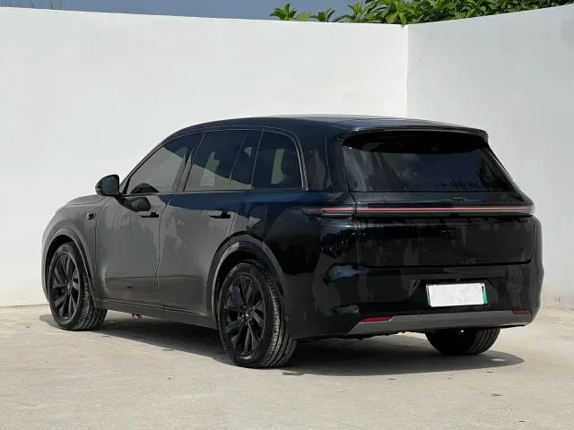 Li Auto L8 — Фото автомобиля 3