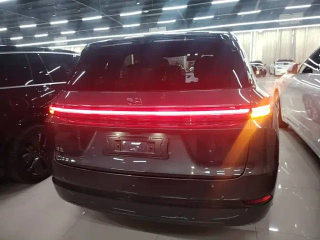 Li Auto L7 — Фото автомобиля 5