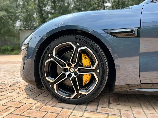 Xiaomi SU7 — Фото автомобиля 10