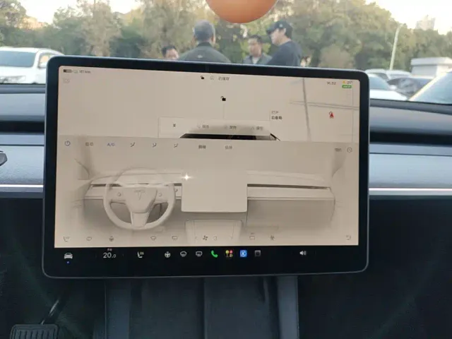 Tesla Model Y — Фото автомобиля 12