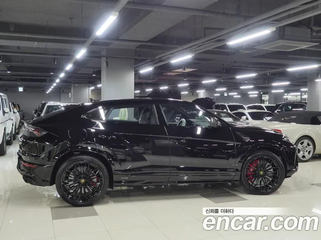 Lamborghini Urus — Фото автомобиля 2