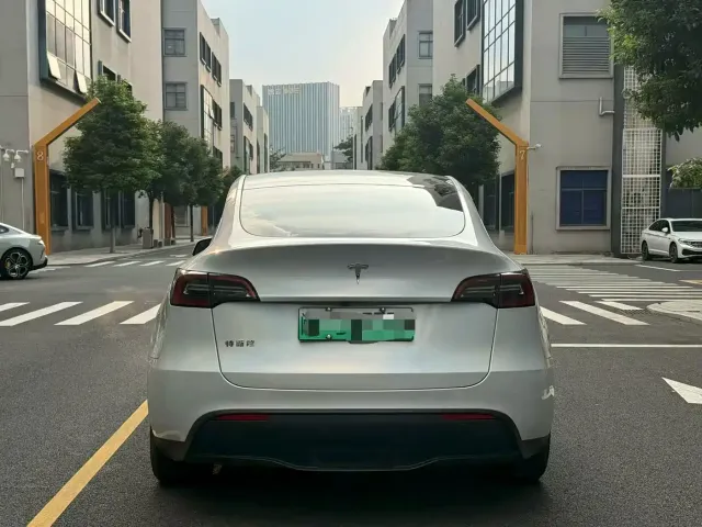 Tesla Model Y 2022 Facelift Rear-Wheel Drive Version — Фото автомобиля 5