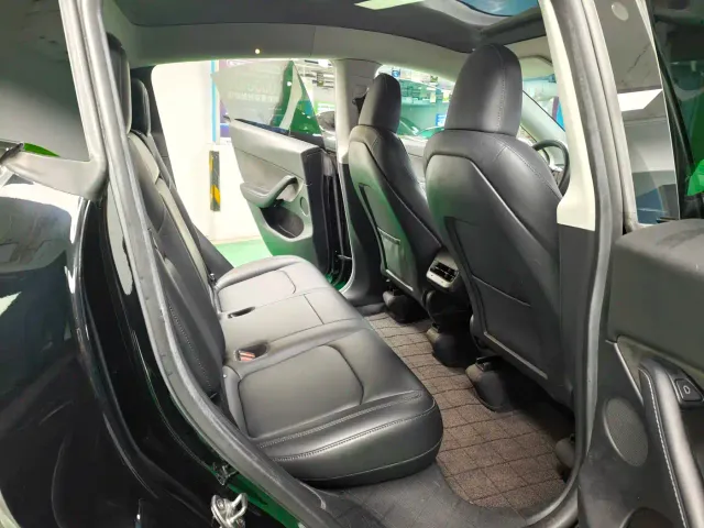 Tesla Model Y — Фото автомобиля 11