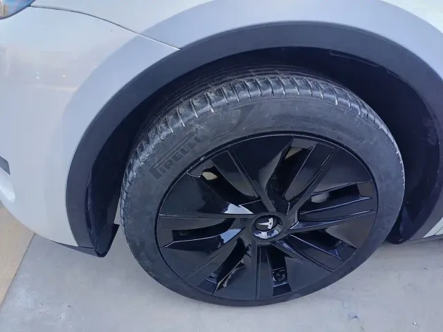 Tesla Model Y — Фото автомобиля 13